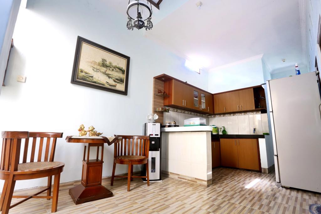 Griya Kedasih Guesthouse 요그야카르타 외부 사진