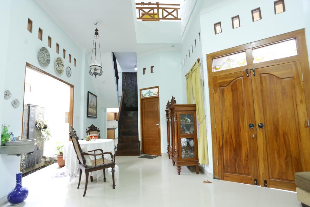 Griya Kedasih Guesthouse 요그야카르타 외부 사진
