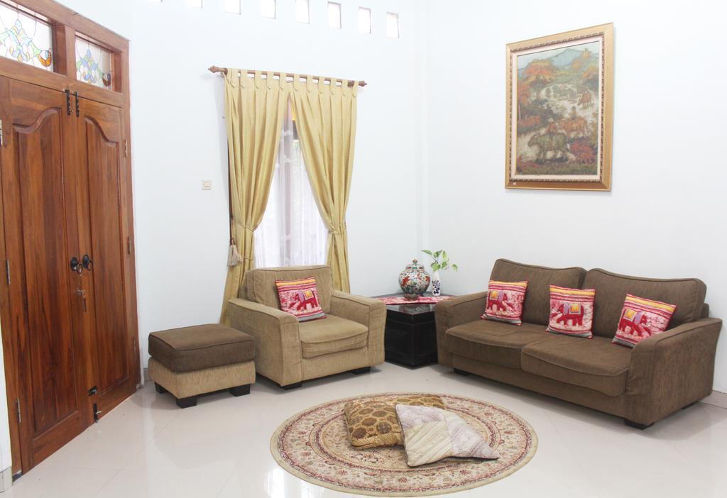 Griya Kedasih Guesthouse 요그야카르타 외부 사진