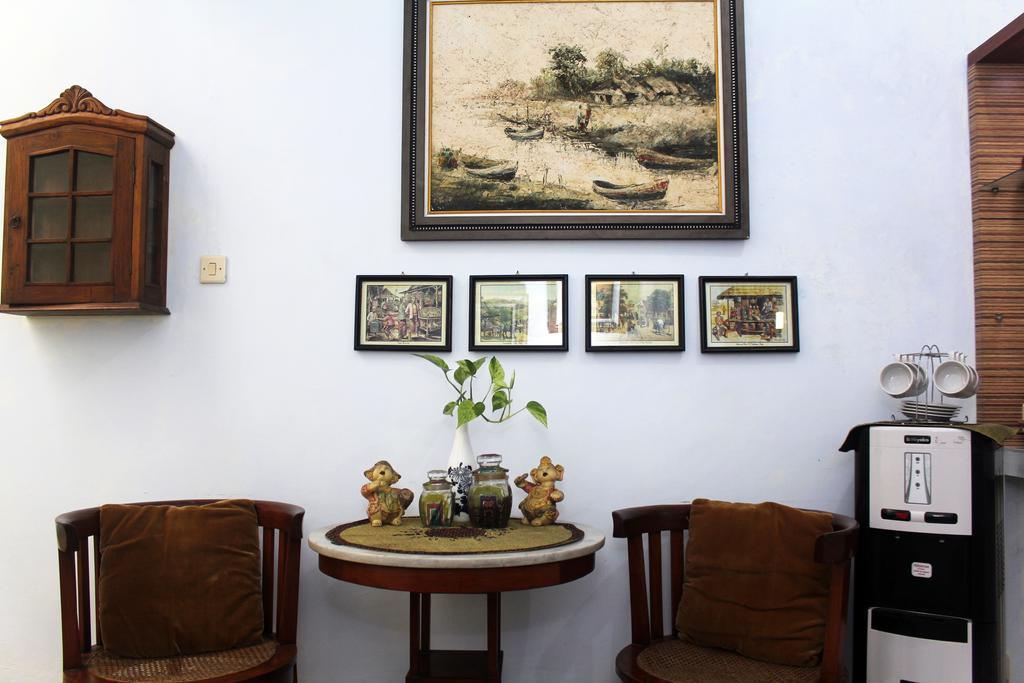 Griya Kedasih Guesthouse 요그야카르타 외부 사진
